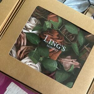 Ling's Moment Floral Box